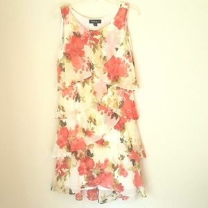 Adorable women dress, size 6, S120